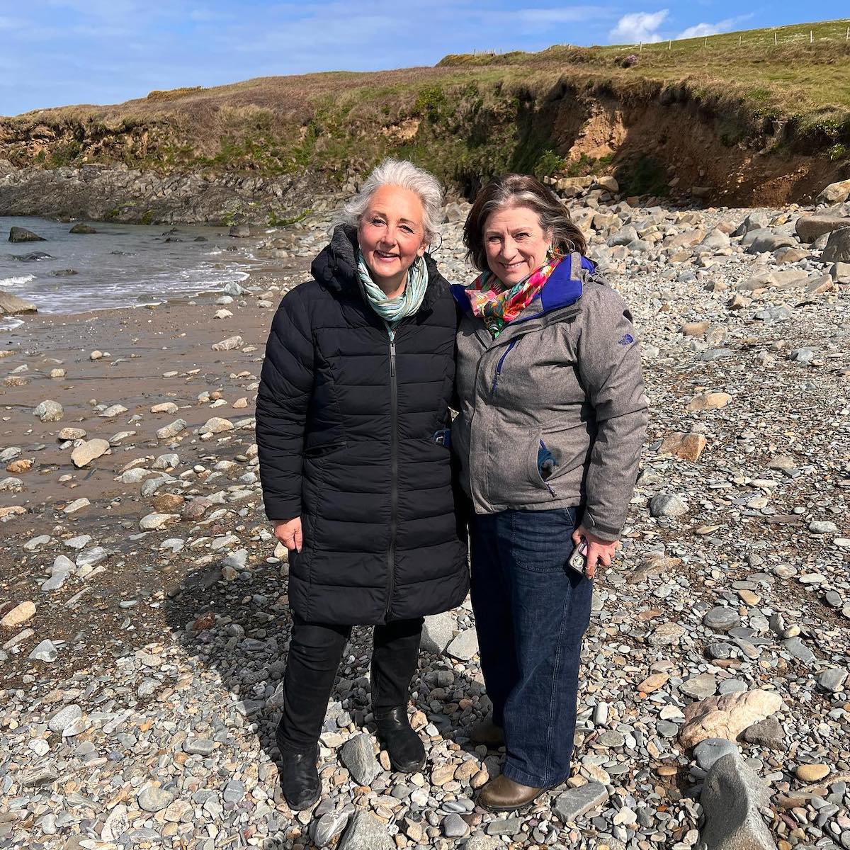 Painting on Whitesands Beach with Caroline Quentin